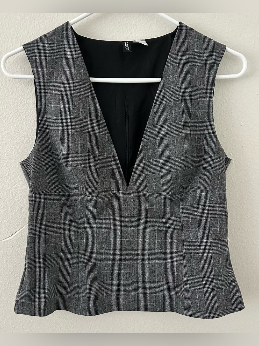 H&M Grey Plaid Sleeveless Vest Top Womens S Deep V-Neck Academia Preppy Office
